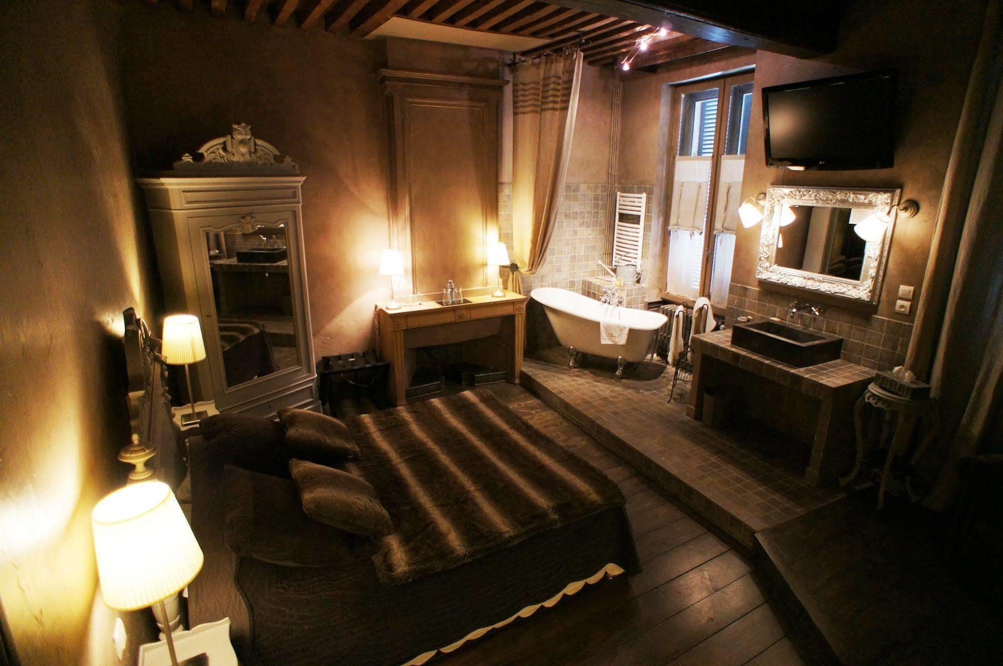 De La Tour Hotel